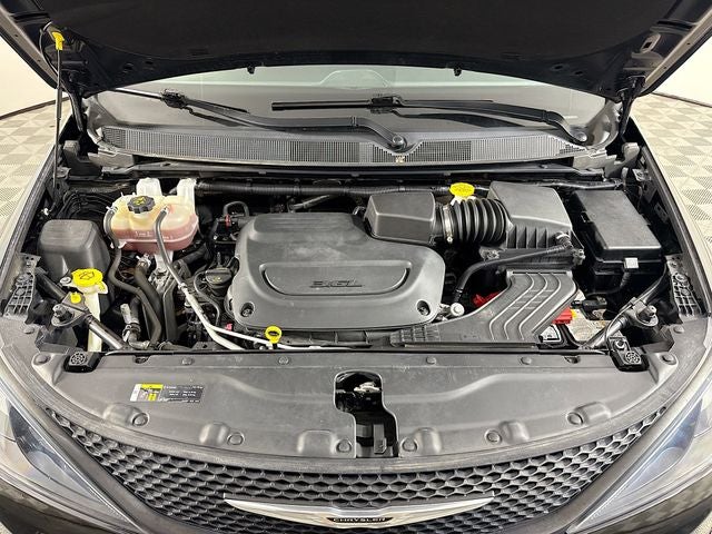 2021 Chrysler Voyager L