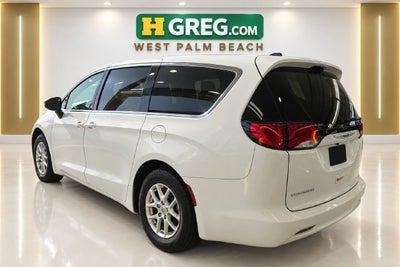 2022 Chrysler Voyager LX