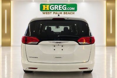 2022 Chrysler Voyager LX