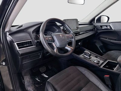 2023 Mitsubishi Outlander SE