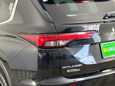 2023 Mitsubishi Outlander SE