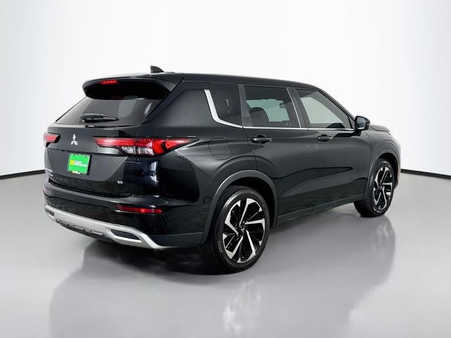 2023 Mitsubishi Outlander SE