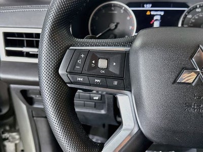 2023 Mitsubishi Outlander SE
