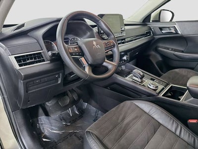 2023 Mitsubishi Outlander SE