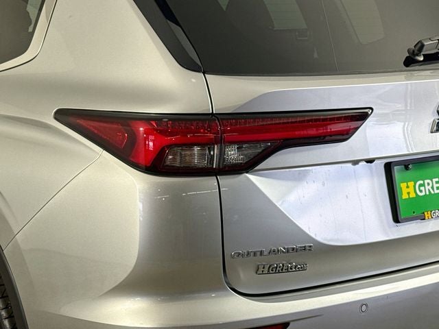 2023 Mitsubishi Outlander SE