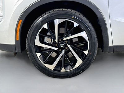2023 Mitsubishi Outlander SE