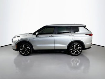 2023 Mitsubishi Outlander SE