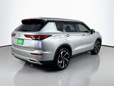 2023 Mitsubishi Outlander SE