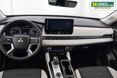 2025 Mitsubishi Outlander SE