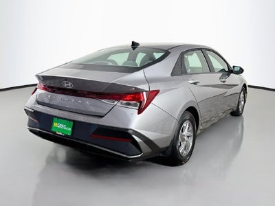 2025 Hyundai Elantra SE