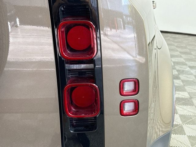 2024 Land Rover Defender 110 S