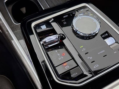 2025 BMW 7 Series 740i