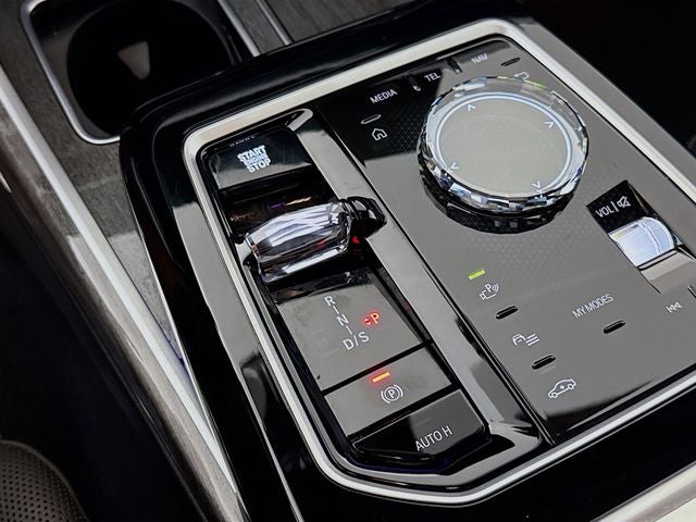 2025 BMW 7 Series 740i