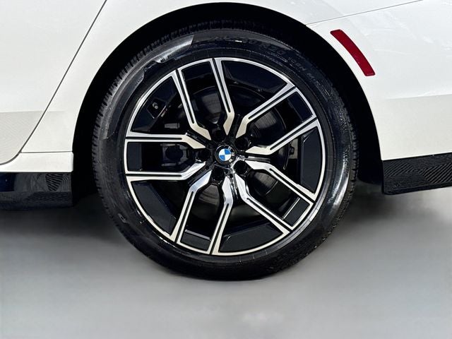 2025 BMW 7 Series 740i