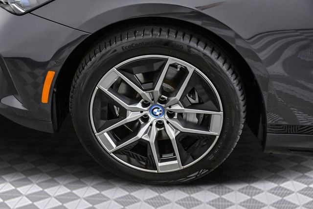 2025 BMW i5 xDrive40
