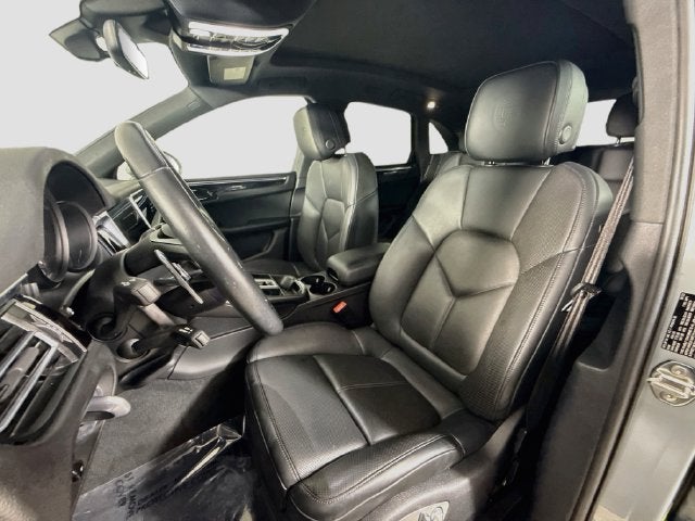 2023 Porsche Macan Base