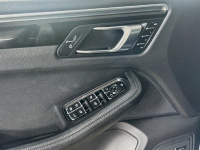 2023 Porsche Macan Base