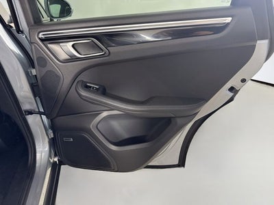 2023 Porsche Macan Base