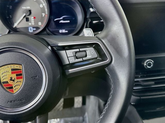 2023 Porsche Macan Base