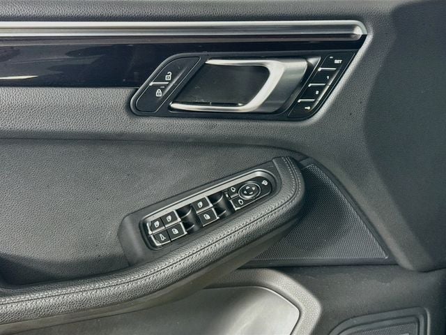 2023 Porsche Macan Base