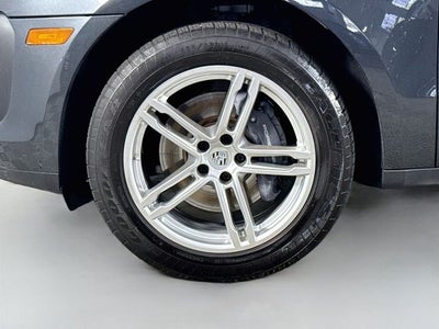2023 Porsche Macan Base