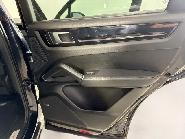 2023 Porsche Cayenne Platinum Edition