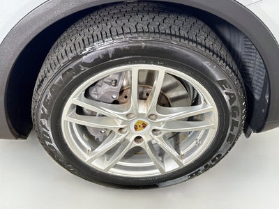 2023 Porsche Cayenne Base