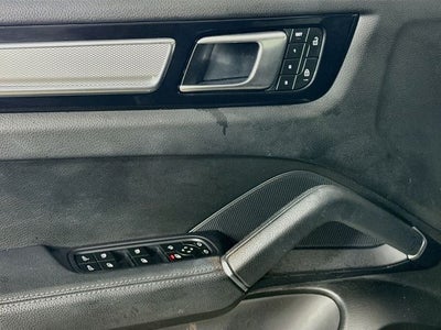 2023 Porsche Cayenne Platinum Edition