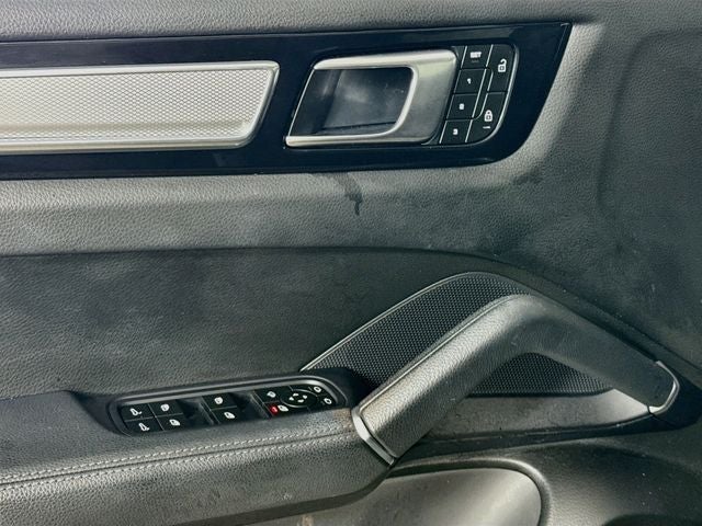 2023 Porsche Cayenne Platinum Edition