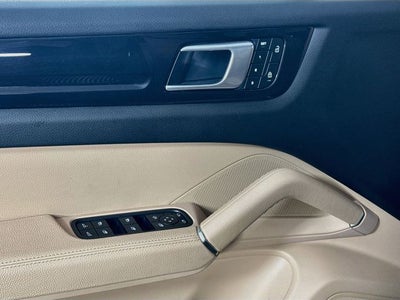 2023 Porsche Cayenne Base