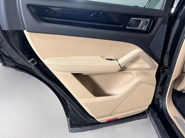 2023 Porsche Cayenne Base