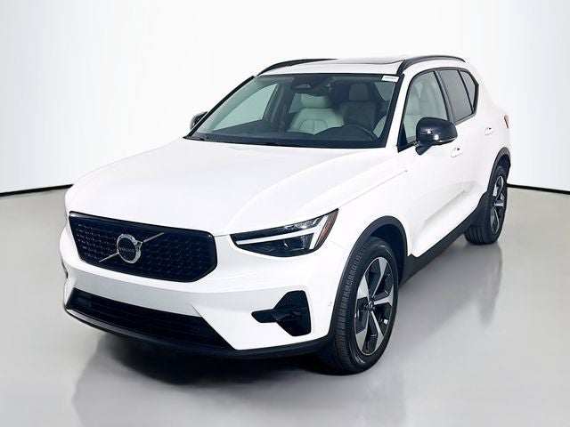 2026 Volvo XC40 B5 Plus