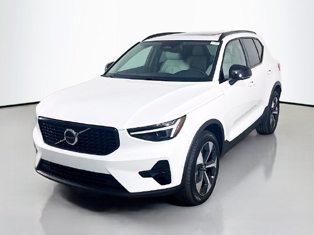 2026 Volvo XC40 B5 Plus