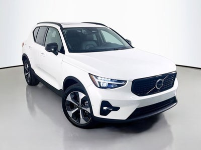 2026 Volvo XC40 B5 Plus