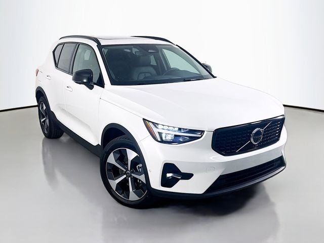 2026 Volvo XC40 B5 Plus
